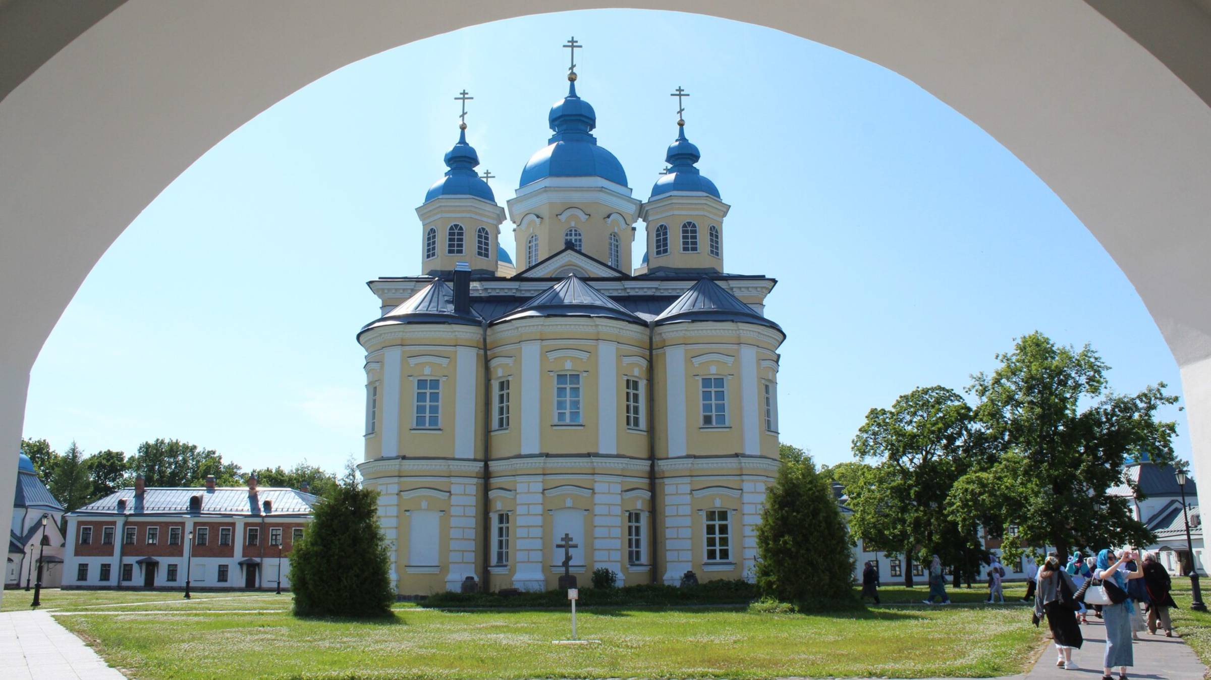 Коневец на Ладоге. Достопримечательности острова: Коневский монастырь, скиты, Ладога и сосновый лес