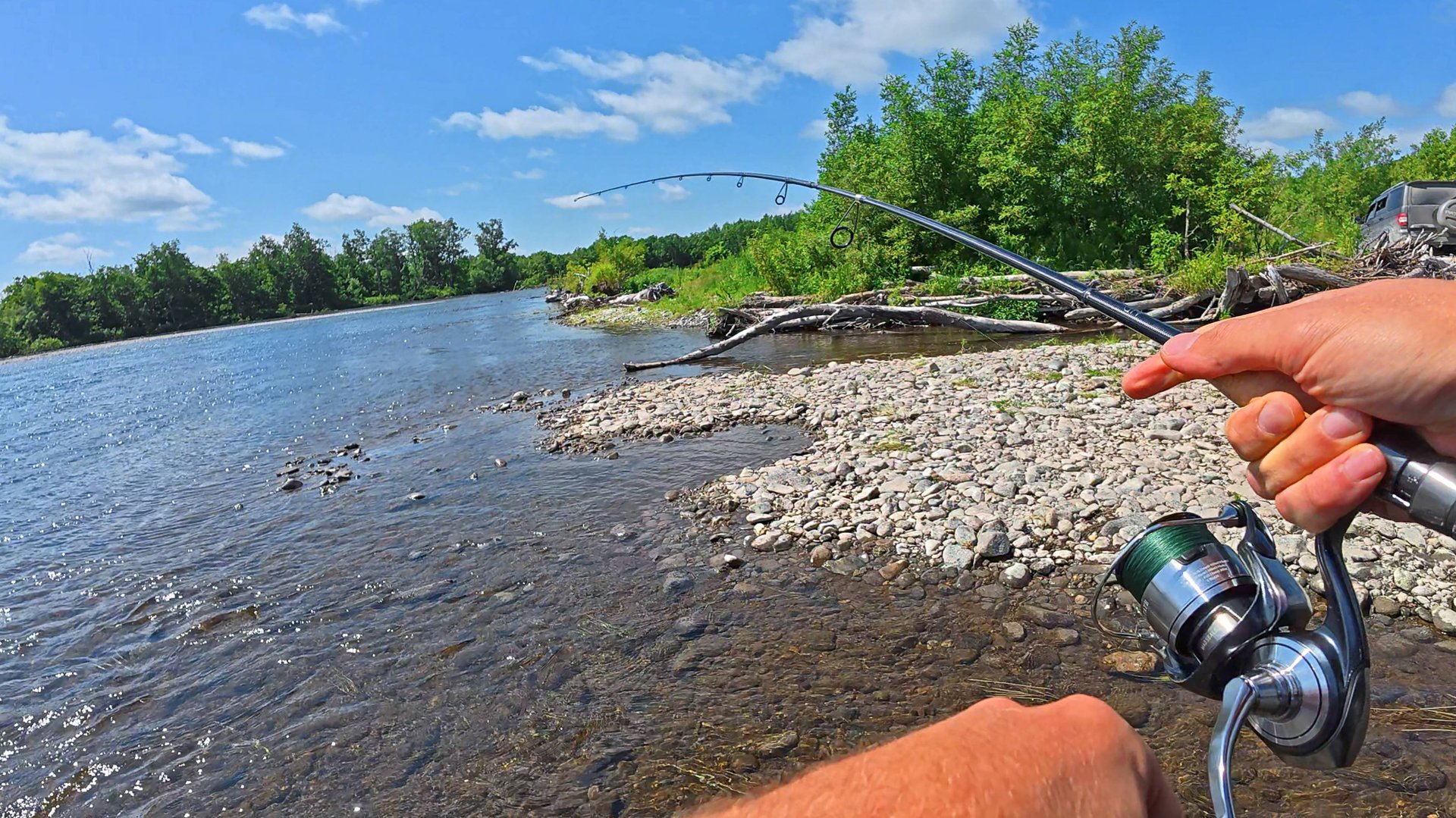 Крупные рыбы бьют на мели. Я В ШОКЕ ОТ СИЛЫ БОРЬБЫ. Первая рыбалка на Камчатке