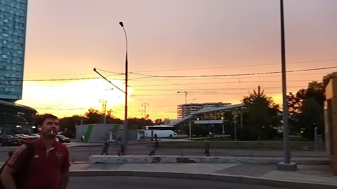 Закат и красная луна.