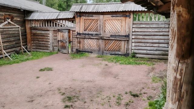 Слайд шоу. Часовня Спаса Нерукотворного. Хозяйственный двор с кузницей и каретным сараем.