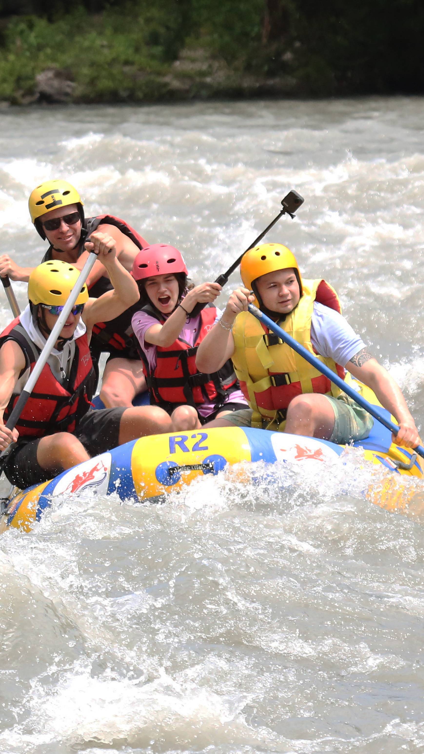 Рафтинг в Сочи под руководством инструктора: Экстремальные развлечения Агентства Экстрима АХАА