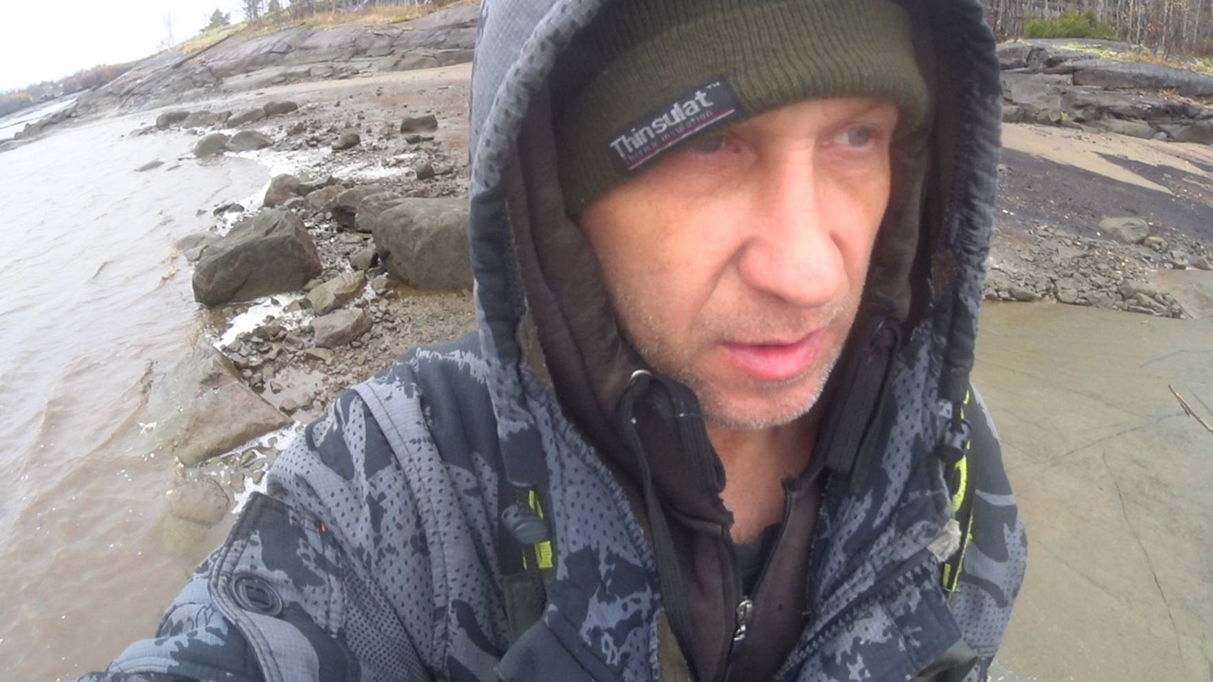 1-Я МОРСКАЯ РЫБАЛКА!ПРОСНУЛСЯ НА СКАЛЕ.А РЫБЫ В СЕТКЕ ПОЛНЫМ ПОЛНО.