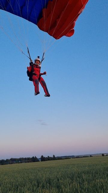 Самостоятельный прыжок с парашютом типа крыло: Экстремальные развлечения Агентства Экстрима АХАА