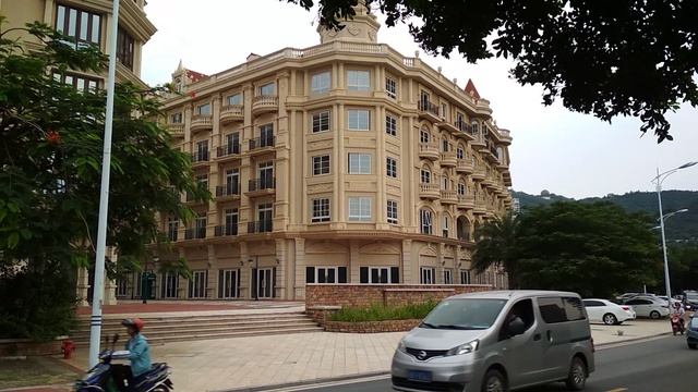 Бутафорский город на холме Луйхитоу,