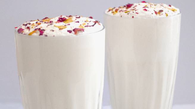 Ласси на основе йогурта.