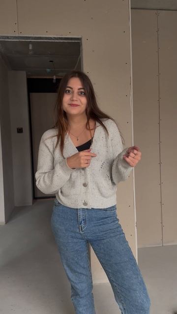 Управляй освещением голосом или через смартфон — легко, быстро и без лишних заморочек.