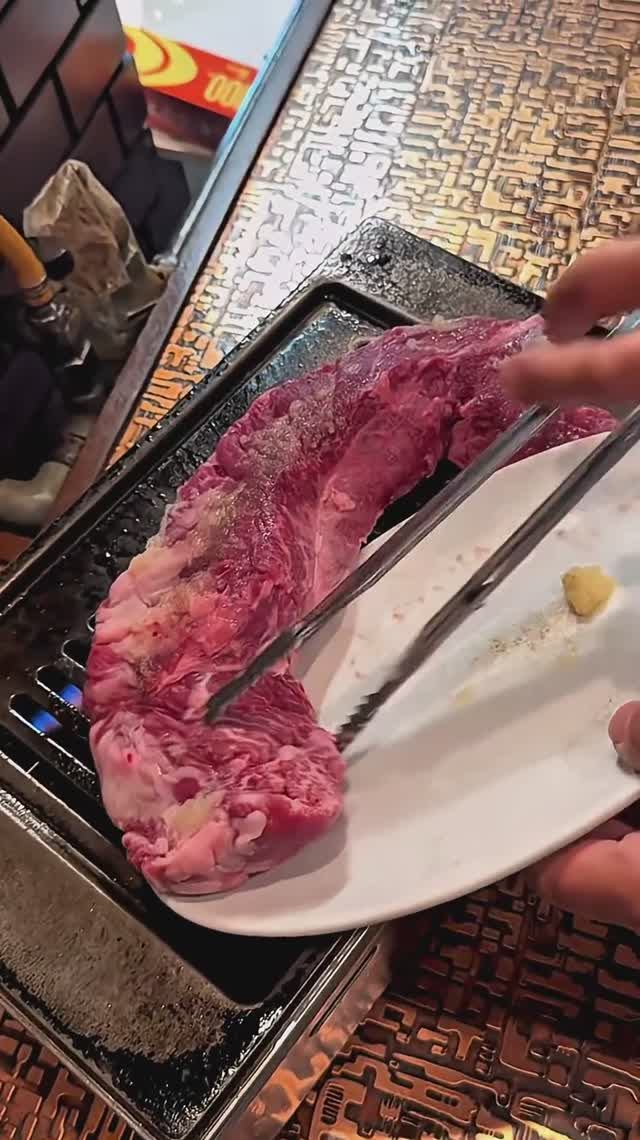 Вкуснейший стейк весом 1 кг, который стоит ждать два года 🥩 t.me/StreetFoodChannel