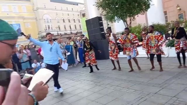 Певцы из Анголы.....