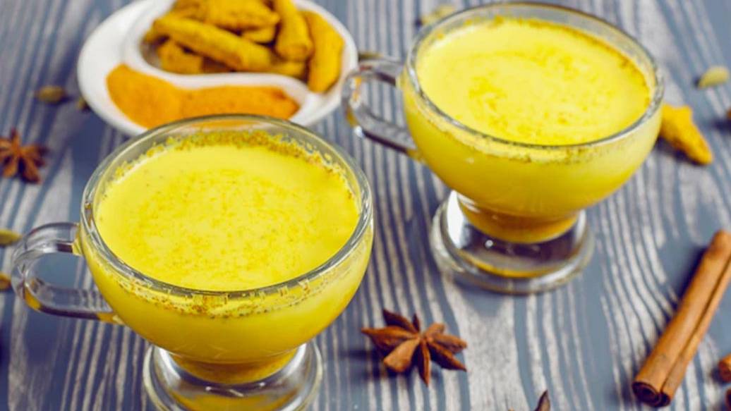 Ласси с куркумой.