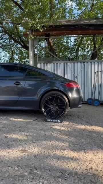 Audi TT на примерке дисков в 19-ом диаметре