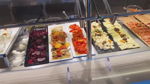 Обед на MSC VIrtuosa в Marketplace Buffet(15 палуба). Lunch at MSC VIrtuosa at Marketplace Buffet.