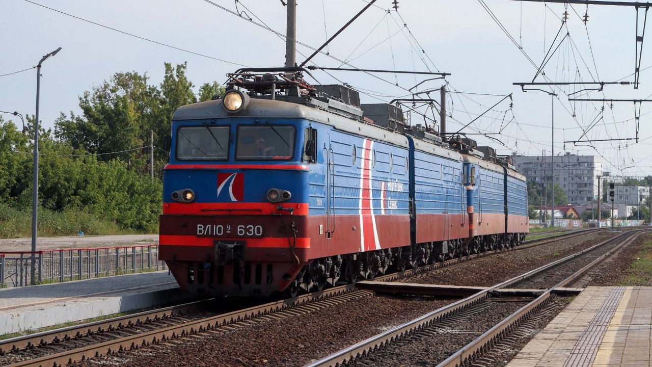 Поезда на остановочном пункте Парк Дружбы Народов (экс Красный Кряжок) Куйбышевской железной дороги