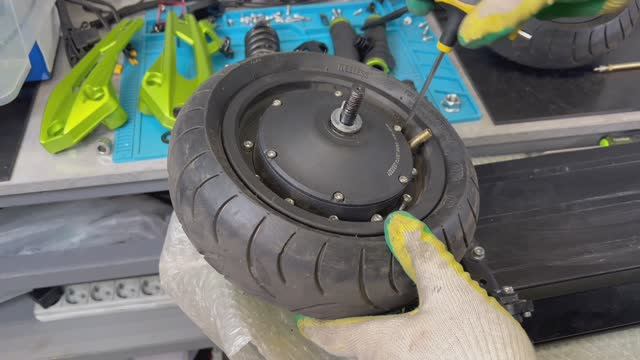 White Siberia Nerpa Pro замена покрышки, шиномонтаж.