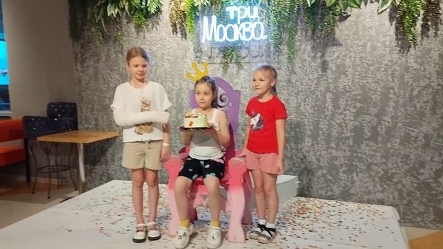 Поздравляем Викину подружку с днём рождения