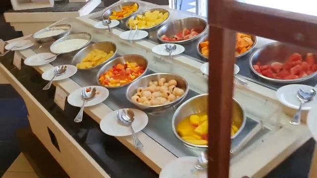 Обзор завтрака. Adaaran Club Rannalhi, Мальдивы (Maldives). Breakfast overview.