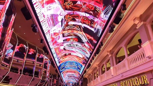 Одно из красивейших представлений на променаде в нашем круиз на MSC Virtuosa.