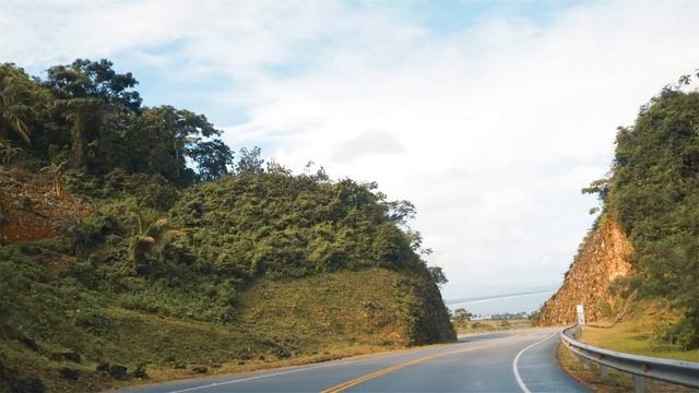 Шоссе посреди горного хребта