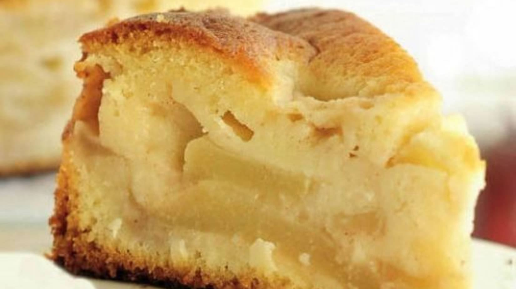 Яблочная шарлотка в мультиварке. Видео из архива 2019г.