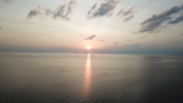 Мальдивы) Рассвет) Красиво) Maldives) Dawn) Filming towards the sun.