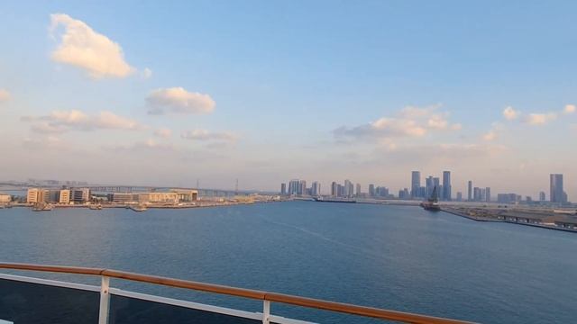 Абу-Даби на закате с борта MSC Virtuosa. Abu Dhabi at sunset from the MSC Virtuosa.