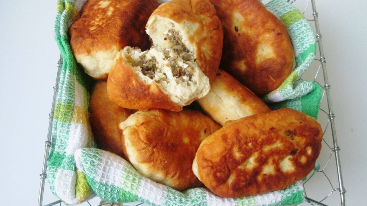 Пирожки с печенью и рисом. очень вкусные