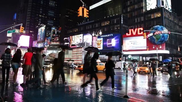 Таймс-сквер в дождливую ночь