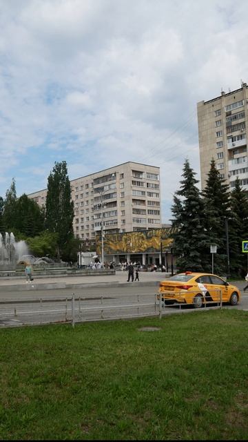 Флагшток на набережной в Нижнем Тагиле