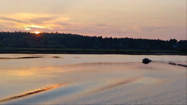 красивый закат на реке с теплохода "Генерал Лавриненков"