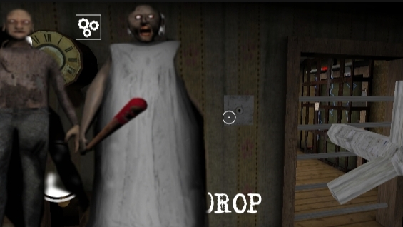 Я играю в Granny 2 прохожу через дополнительные замки через дверь с одним дедом