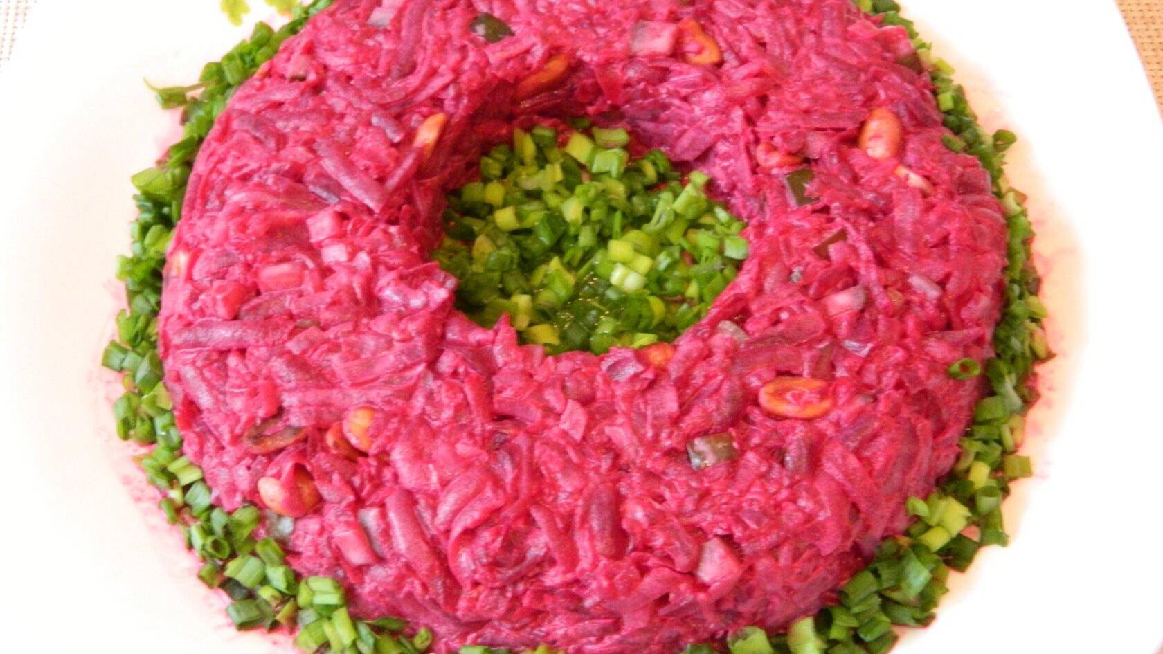 Свекольный салат с арахисом