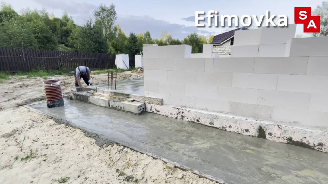 Заливаем 70 метров отмостки и крыльцо в Чеховском районе