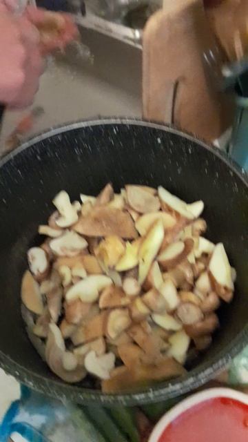 Набрали маслят, будем жарить.