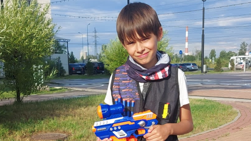 играю с Толей в прятки часть 2