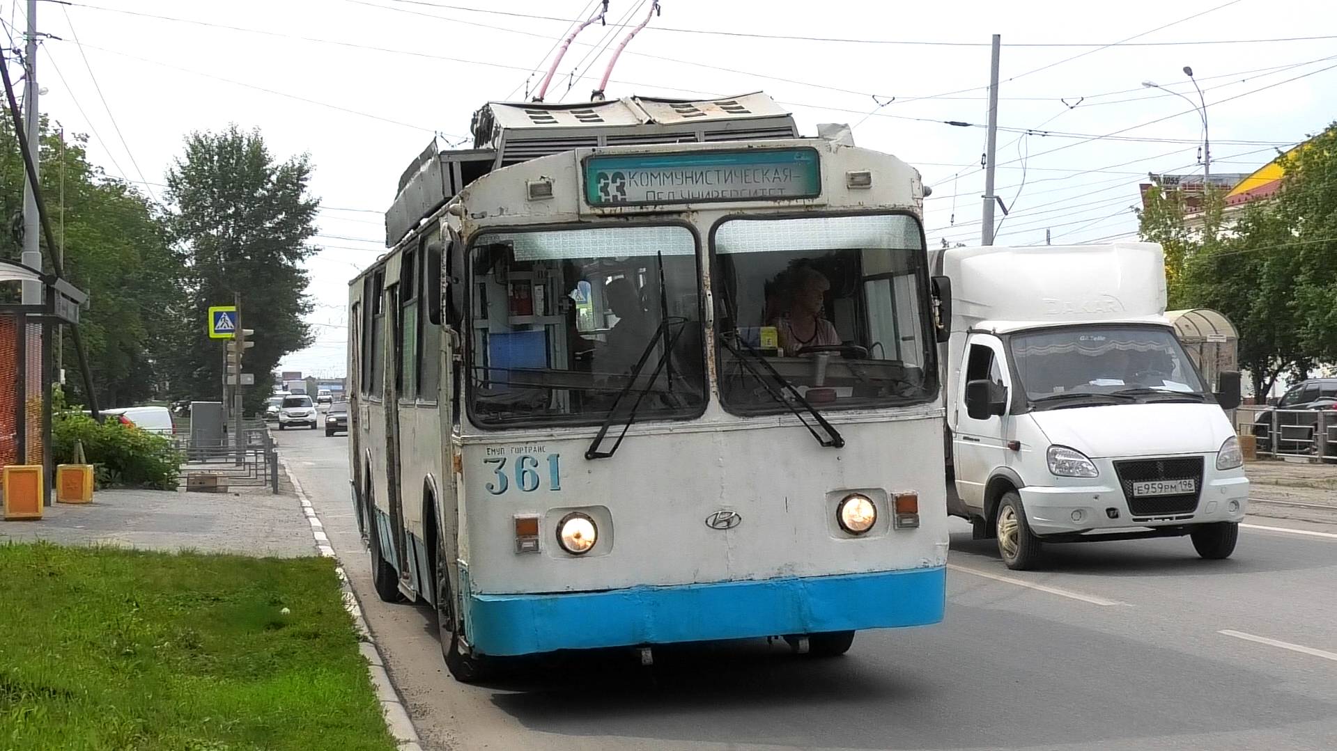 Троллейбус Екатеринбурга БТЗ-5276-01 борт. №361 маршрут №33 на остановке "Ворошиловская"