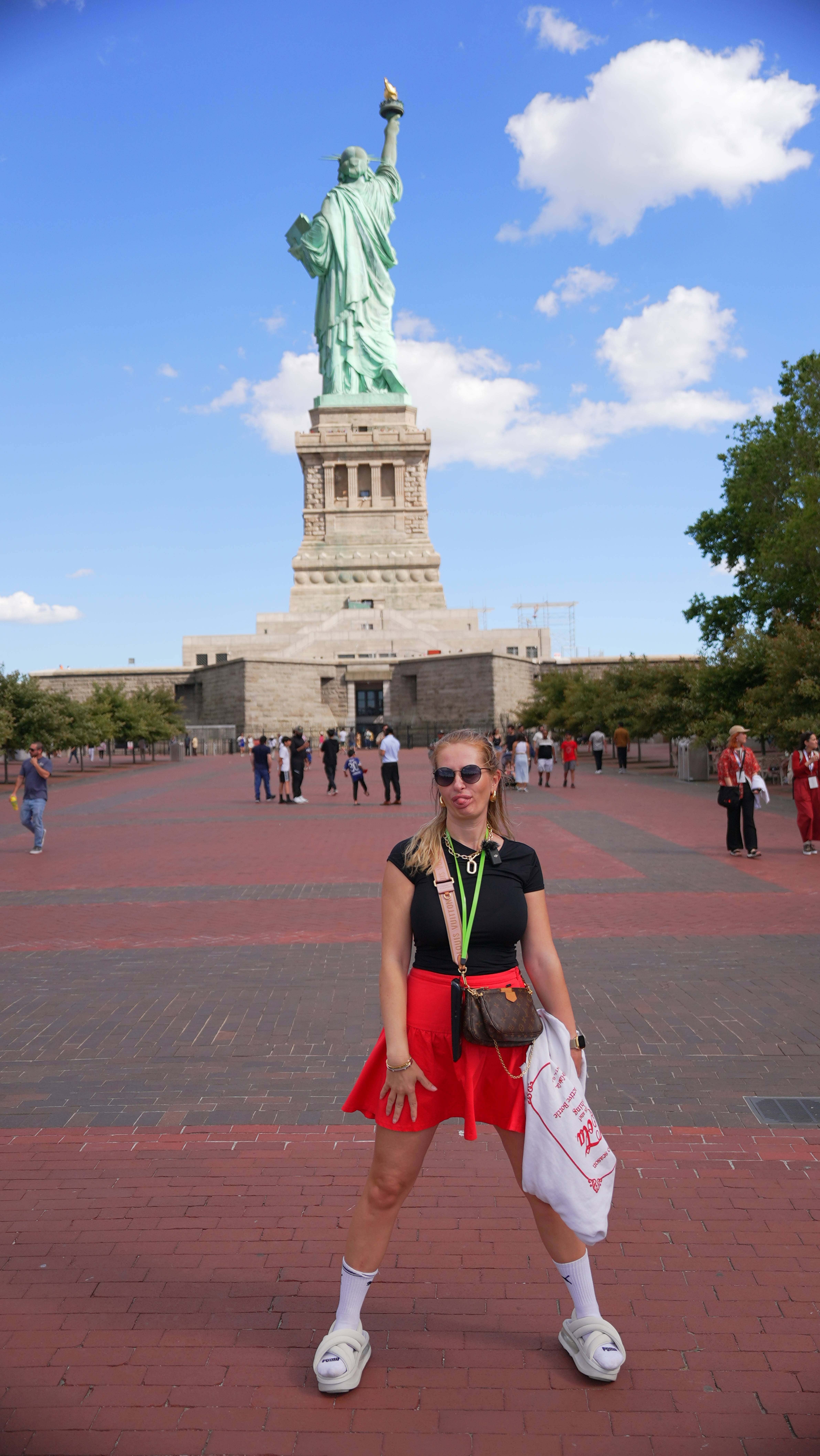 Челябинский пацик впервые в Макдаке Нью-Йорка - ЗАЦЕНИМ ЧТО ДАЮТ!