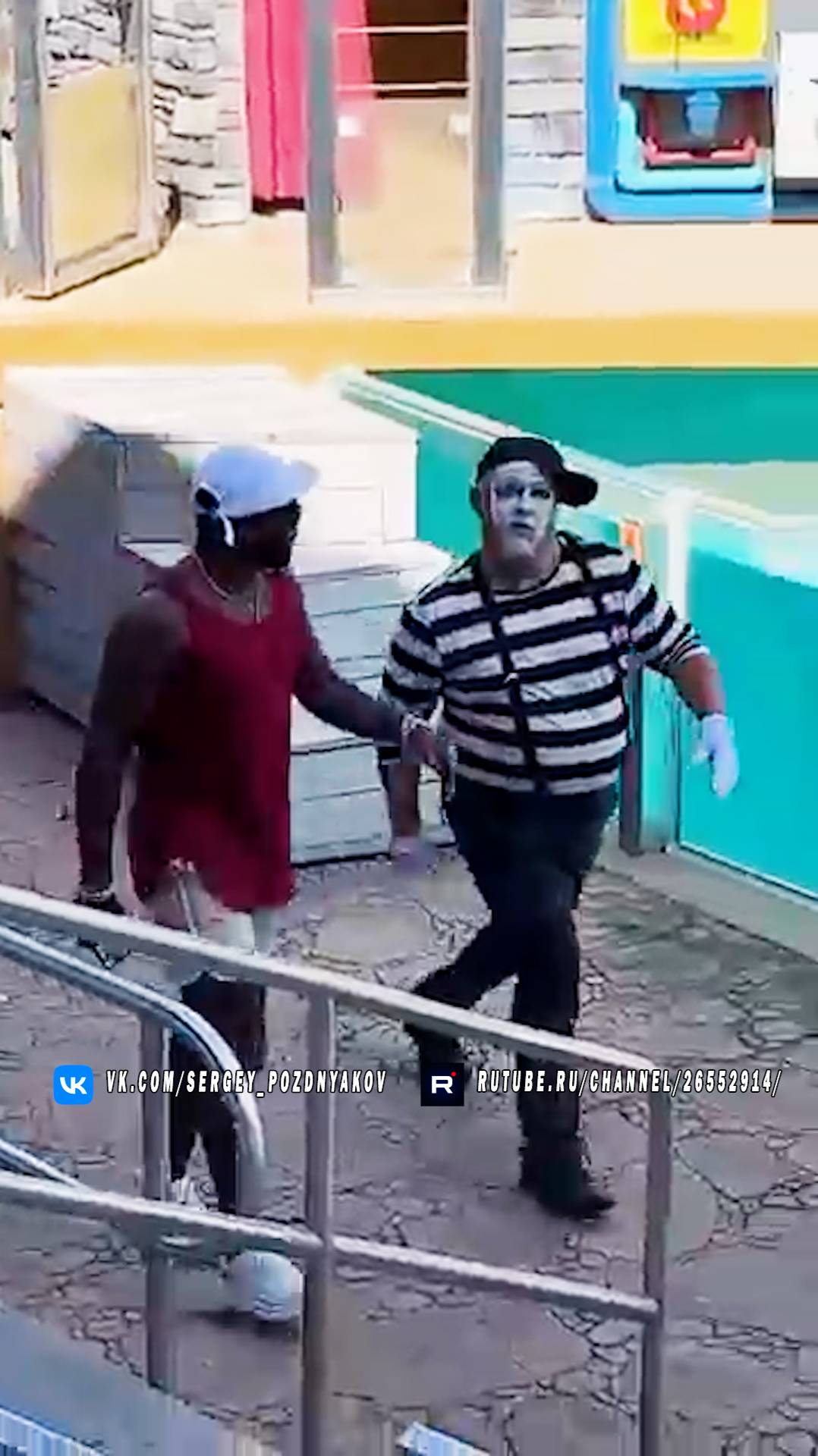 Мим Том и неожиданный поворот в Seaworld - Он этого не ожидал!