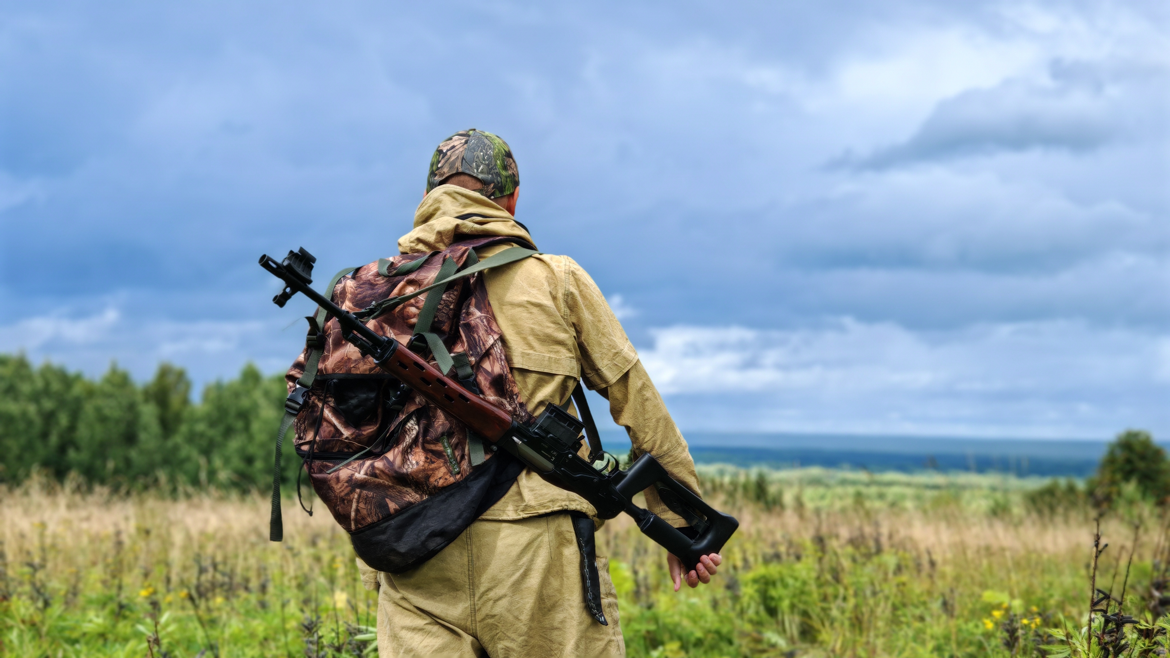ВАБИМ ВОЛКОВ В ТАЙГЕ. ПОДГОТОВКА К ЗВЕРОВОЙ ОХОТЕ, ПРИСТРЕЛЯЛ КАРАБИН.