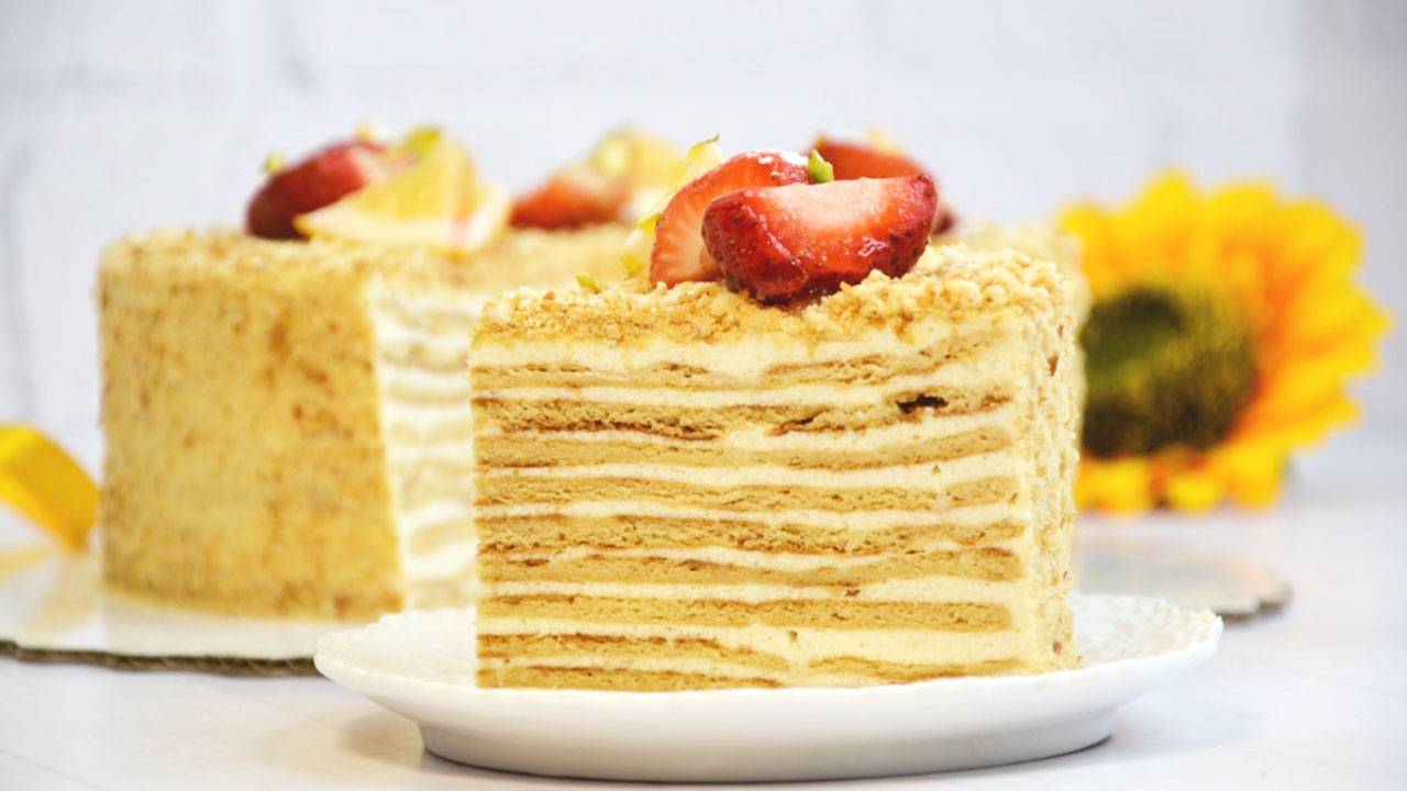 🍯 Медовый торт «Мадьярский» на сковороде — нежный, как облачко, и без духовки! ✨