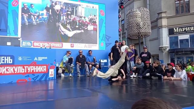 Девчонки отжигают......