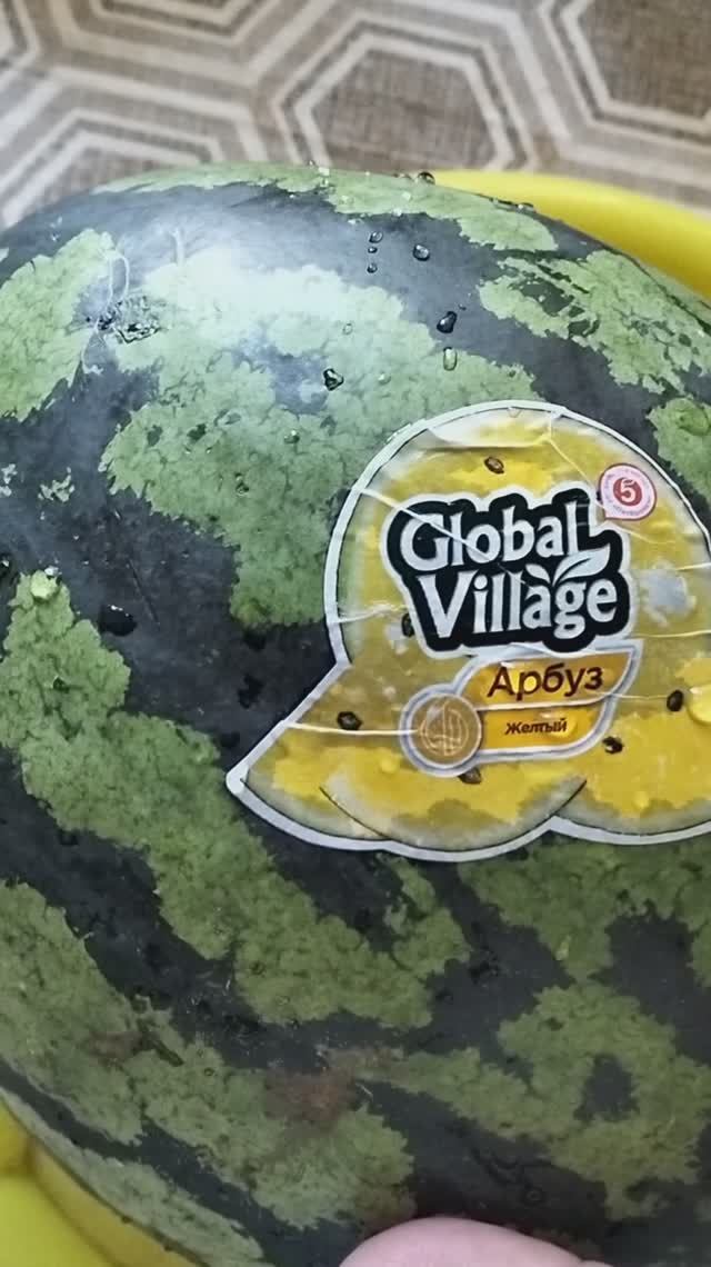 Купили в первые в жизни жёлтый арбуз в Пятерочке Global Village