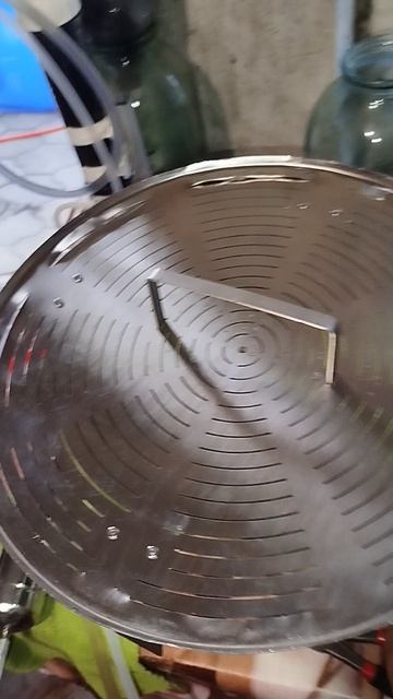 Фальш дно, выстукал и подогнал по размеру!