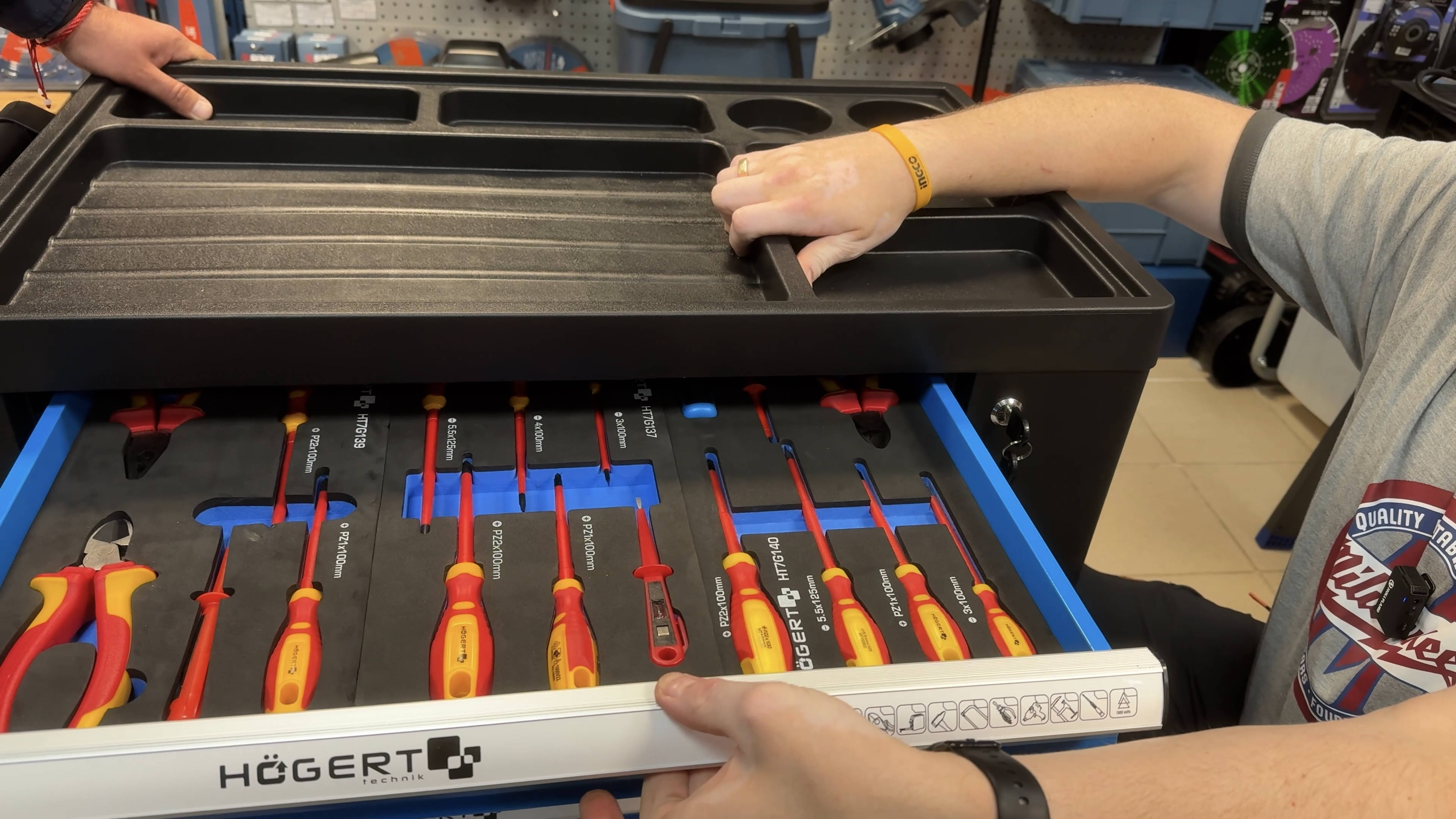 Инструментальная тележка HOEGERT HT7G049