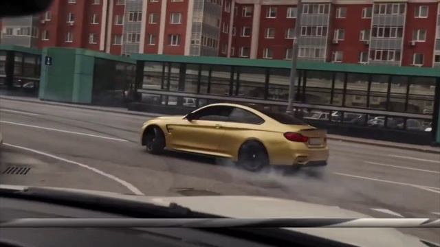 чёрный матовый седан