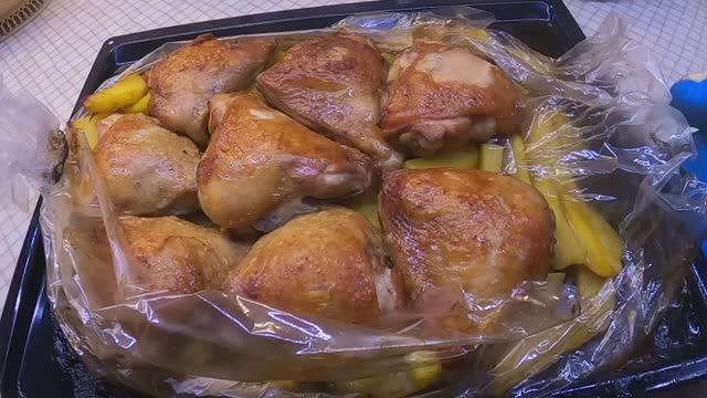 Сочные куриные Бедра с картофелем, запеченные в Пакете – проще не бывает!