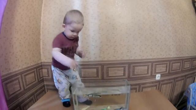 Молодые рыбаки тестируют воблеры.