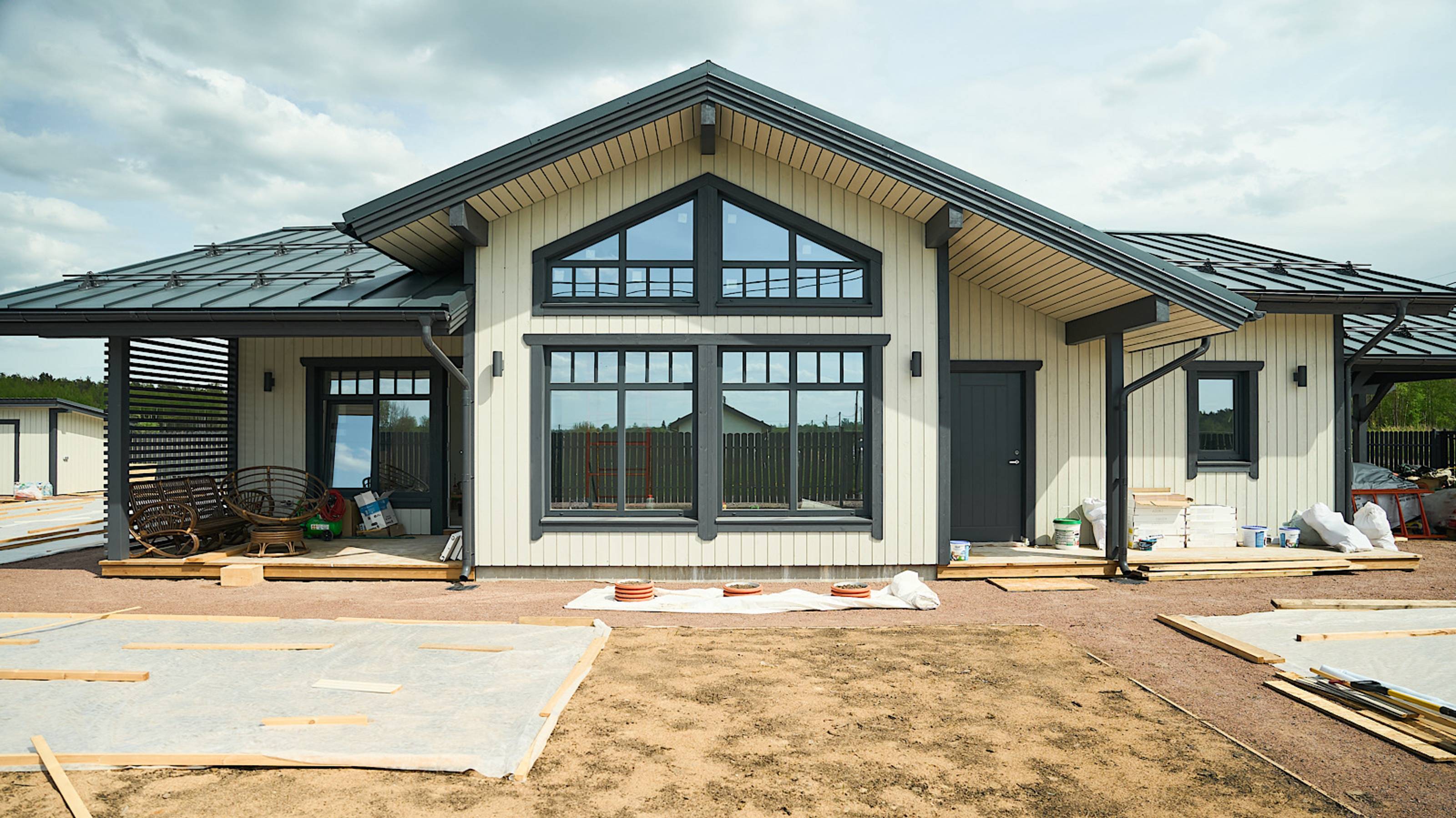 Каркасный дом 100 м.кв. с навесом для авто