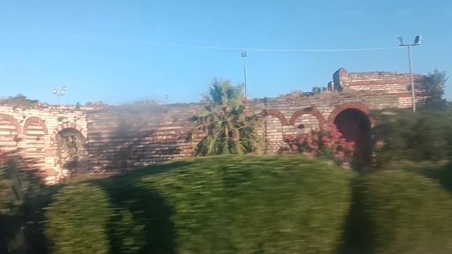 Руины Мраморных стен Стамбула, Турция (Ruins of the Marble Walls of Istanbul, Turkey)