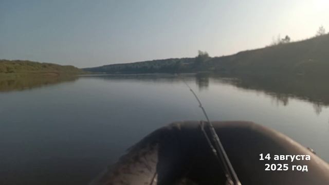 Летняя рыбалка на лодочный моторе на спиннингах и поплавочная удочке
