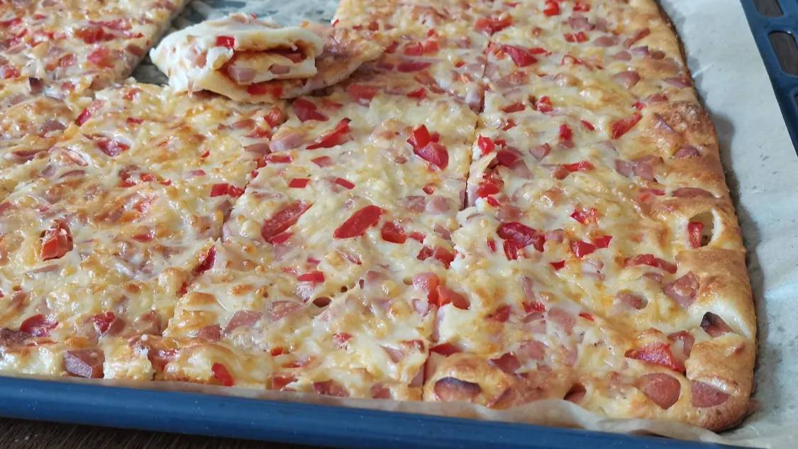 Ленивая блинно-пицца за 15 минут — нежная, сытная и очень вкусная!