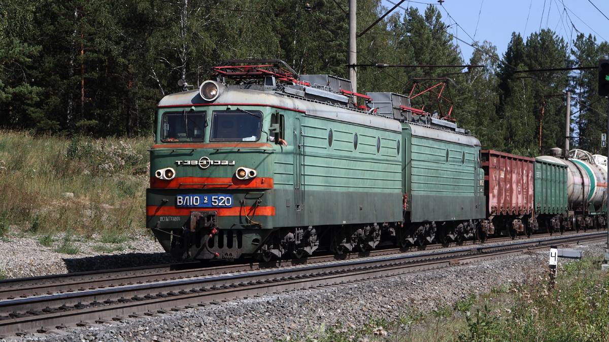 ВЛ10 с пассажирским, один из последних зелёных ВЛ10У. Поезда на Южном Урале. Перегон Тундуш - Ай